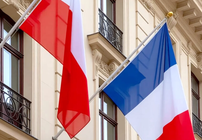 flaga-pl-fr-budynek