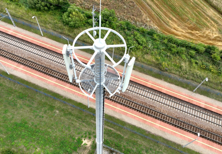 csm_Maszt_GSM-R_przy_linii_kolejowej_6_fot._Pawel_Mieszkowski